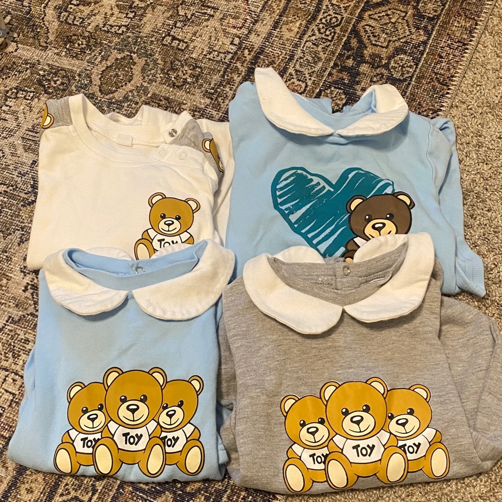 Set of baby’s clothes